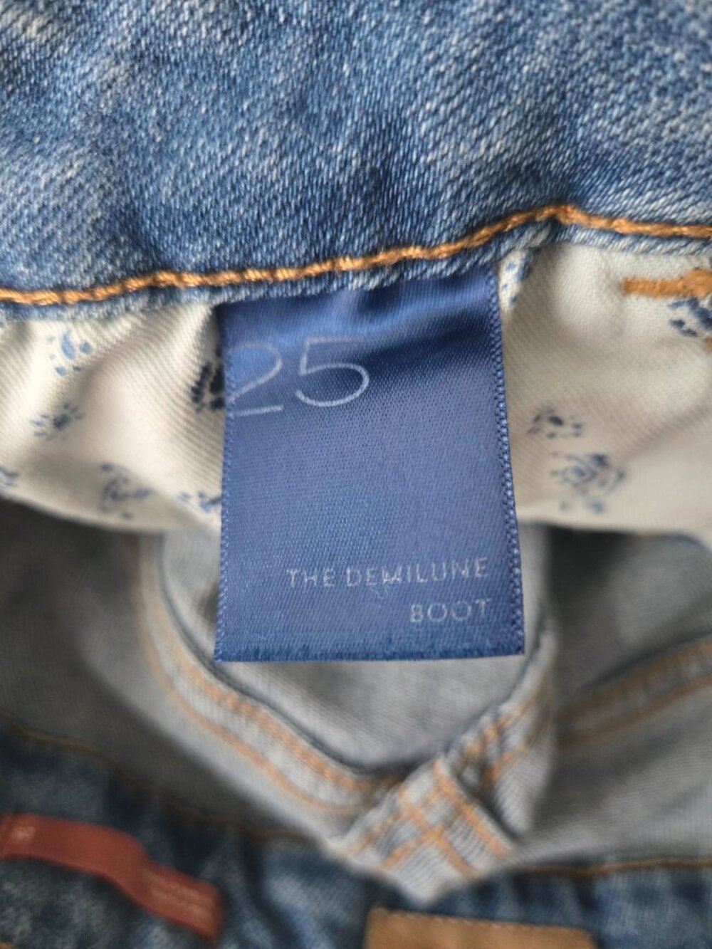Pilcro Slim Boyfriend Jeans 29 Mid Rise Light Blue Wash Stretch Denim Minimalist - Picture 9 of 9